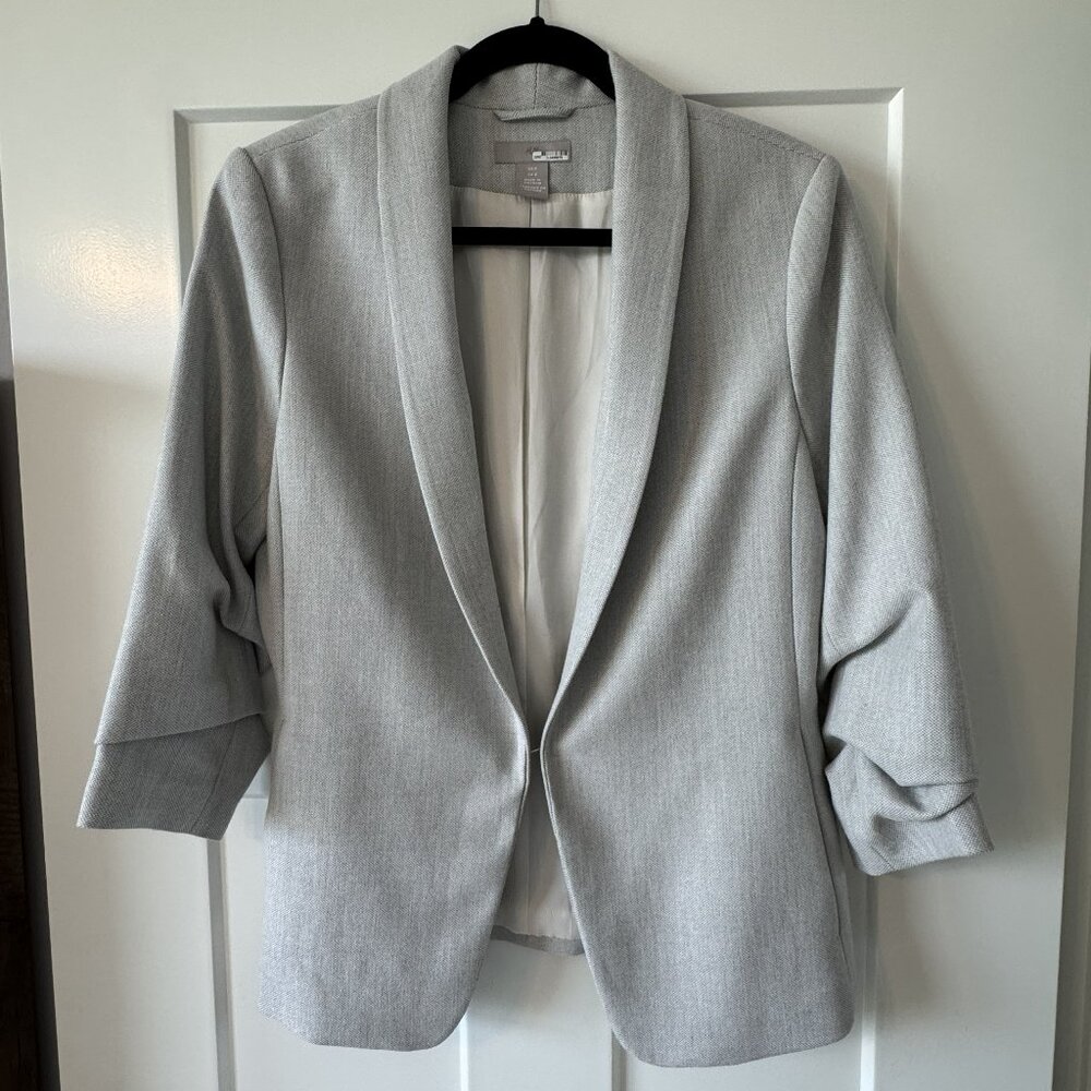 H&M Women's blazer, size 8, light grey with crunched 3/4 sleeves